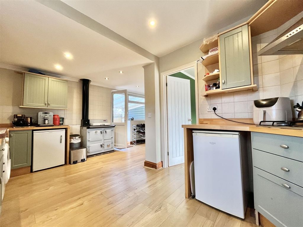 Property photo 2 of 25