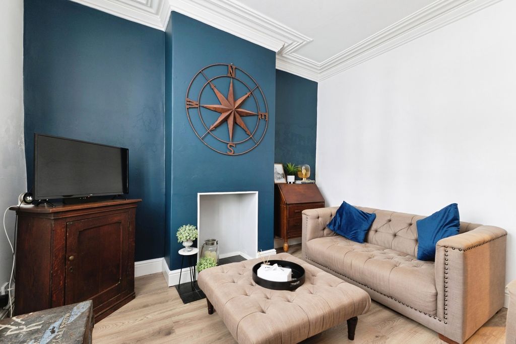 Property photo 2 of 16 Pbox-Img.Jpg