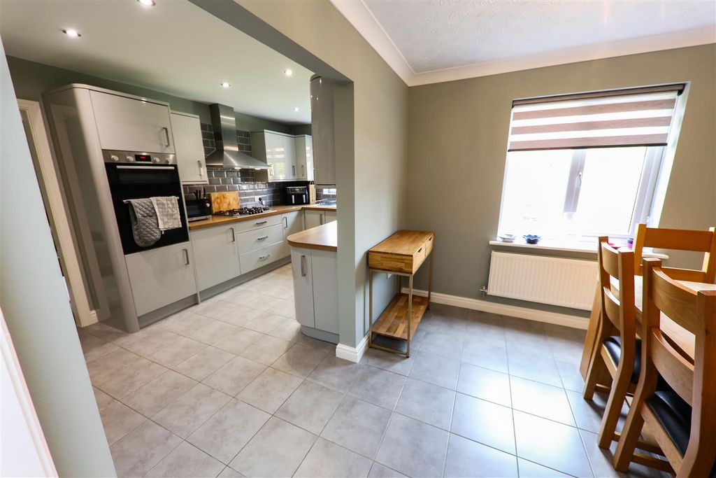 Property photo 2 of 24 Modern Fitted Kitchen