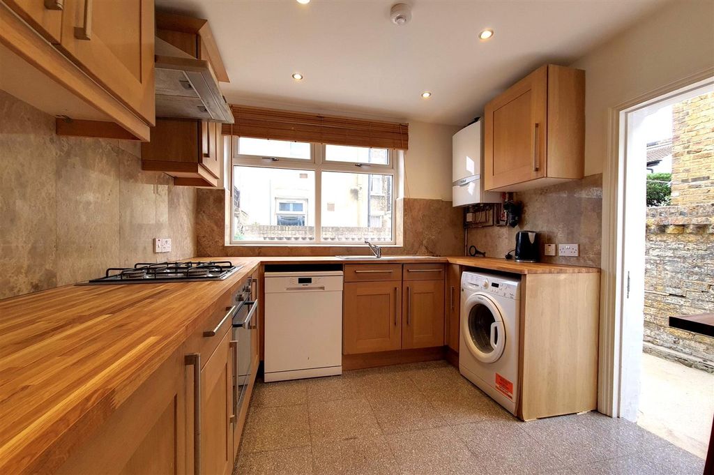 Property photo 3 of 14 Kitchen