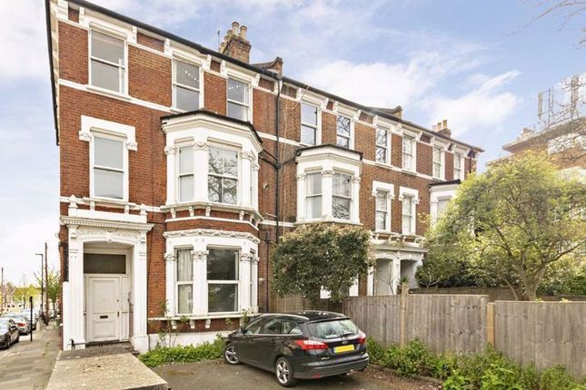 Property photo 1 of 1 A Well Presented One Double Bedroom Ground Floor Flat Located Between Stockwell And Clapham North Stations Offering Easy Access Into The City.