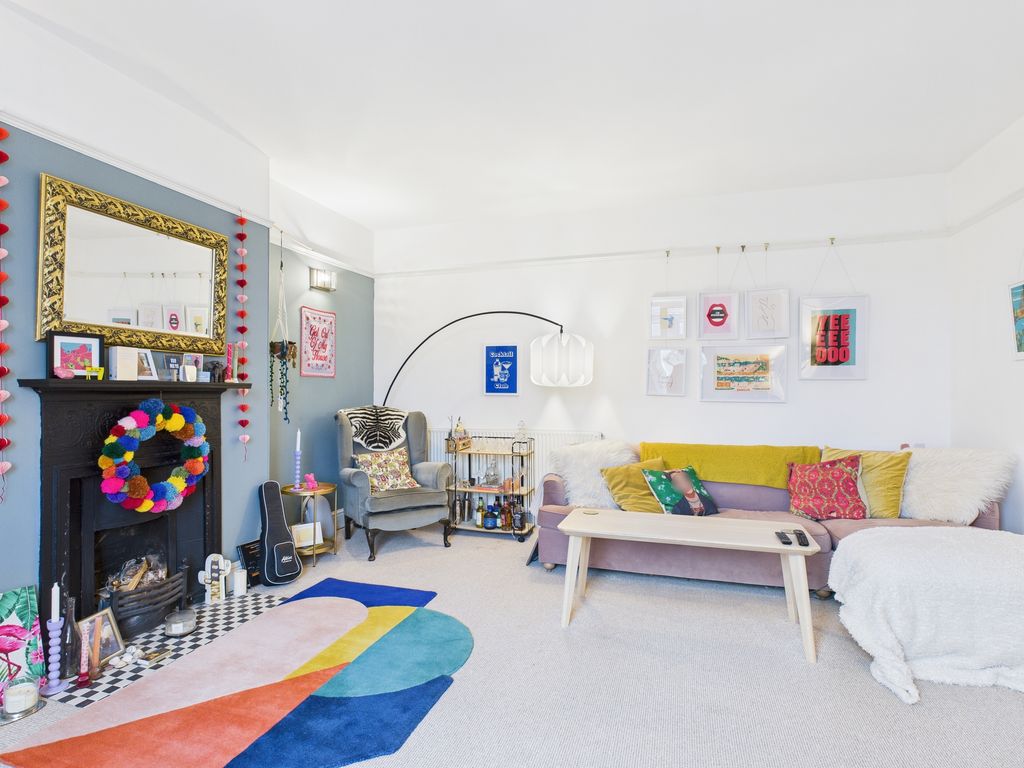 Property photo 2 of 20 Lounge