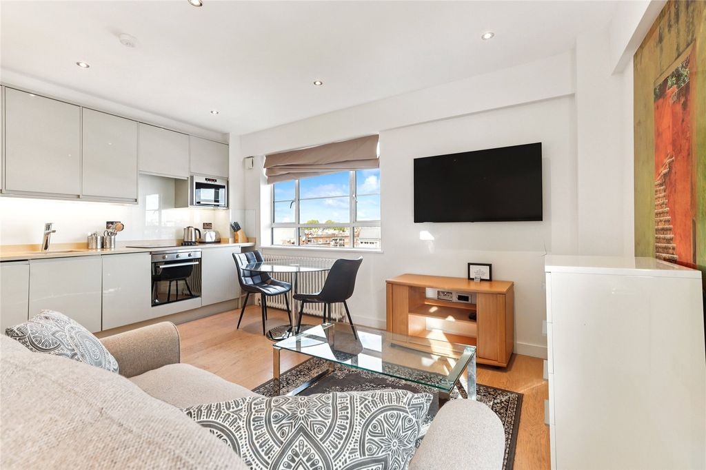 Property photo 2 of 8 Picture No. 12