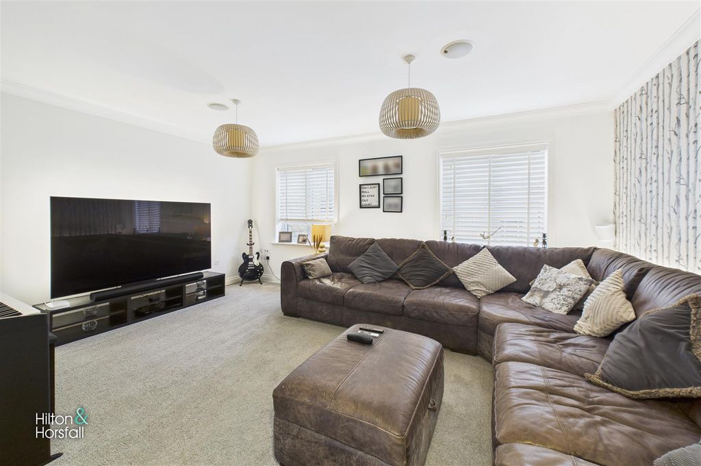 Property photo 3 of 17 Lower Clough Fold