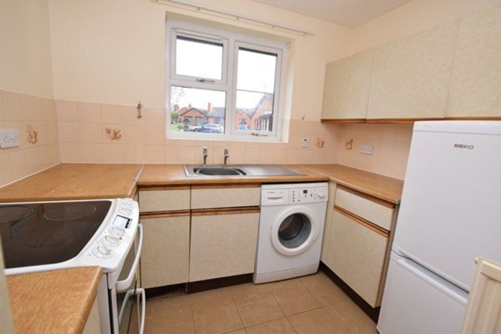 Property photo 2 of 11 Kitchen