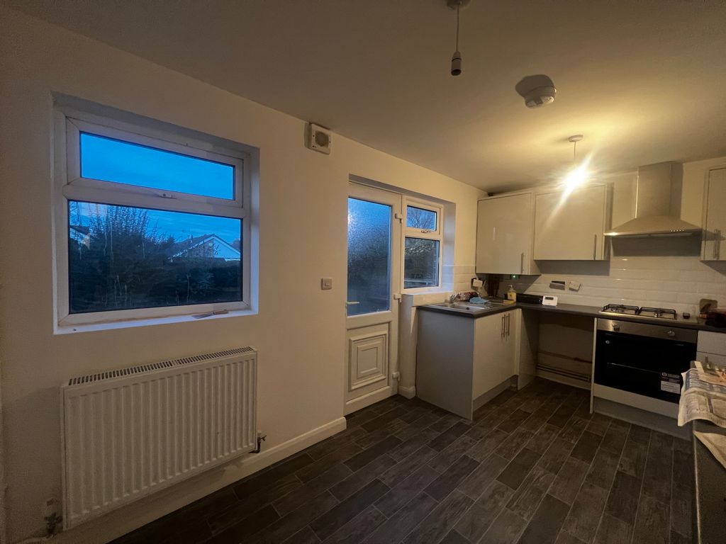 Property photo 3 of 9 Dining Room