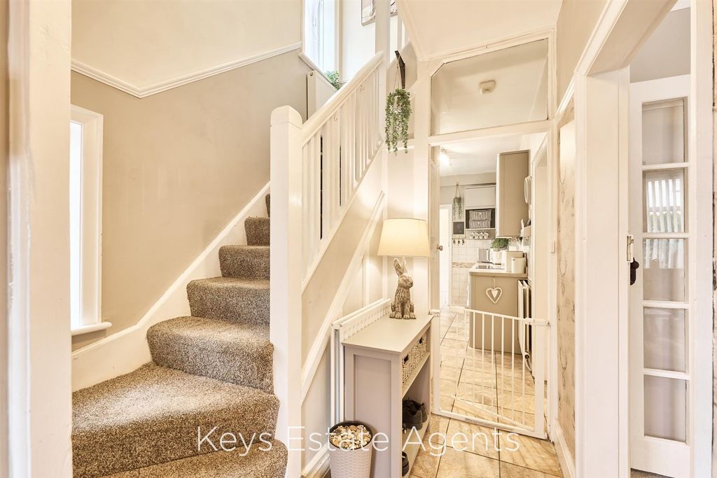 Property photo 2 of 19 Hallway