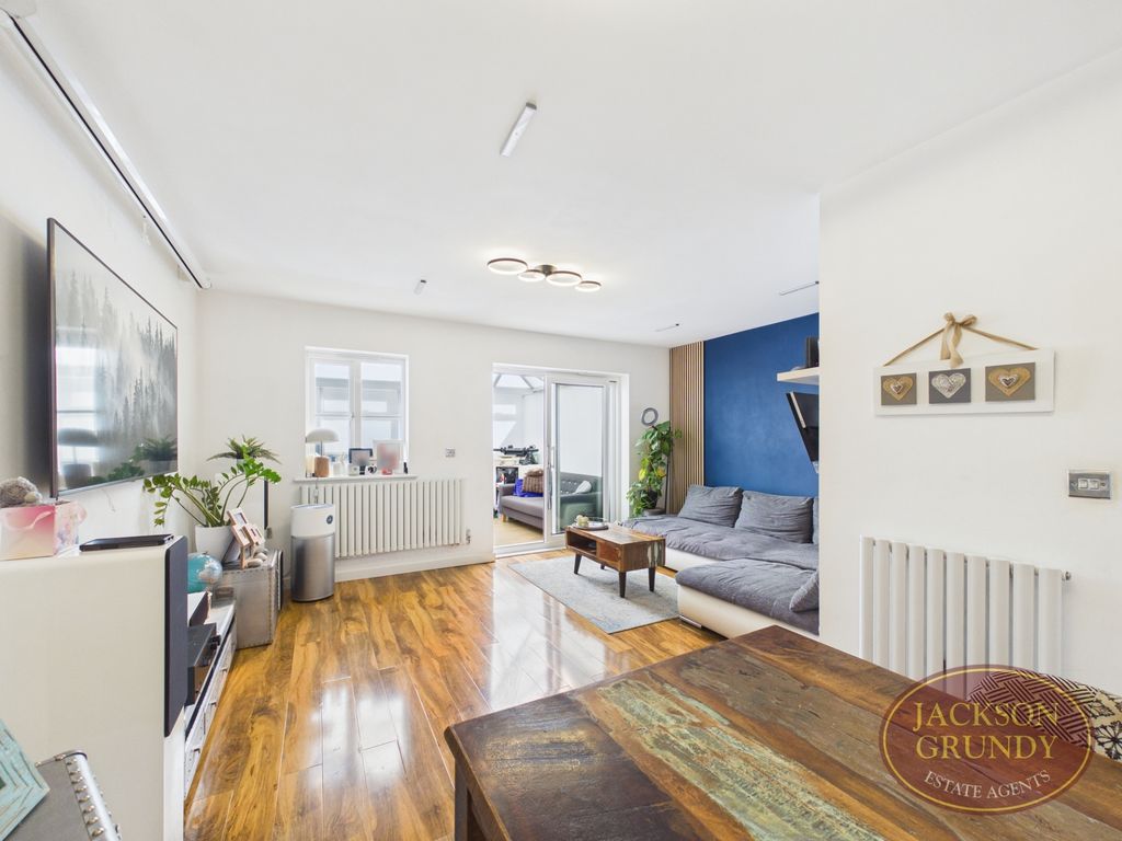 Property photo 3 of 17 Ashmead