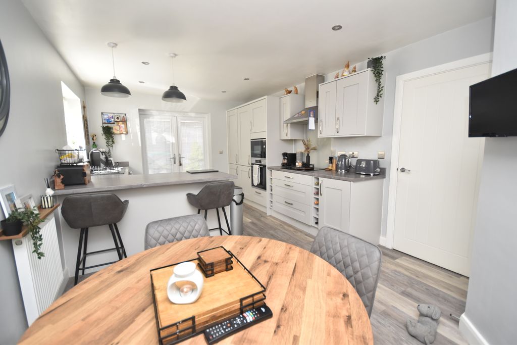 Property photo 2 of 20 Kitchen/Diner