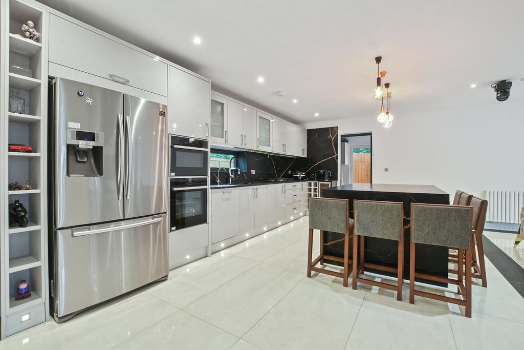 Additional image 5 of 3 bed detached house for saleIngram Way, Greenford UB6