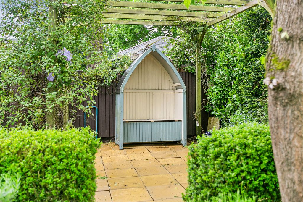 Additional image 29 of 5 bed detached house for saleGeorges Wood Road, Brookmans Park, Hatfield AL9