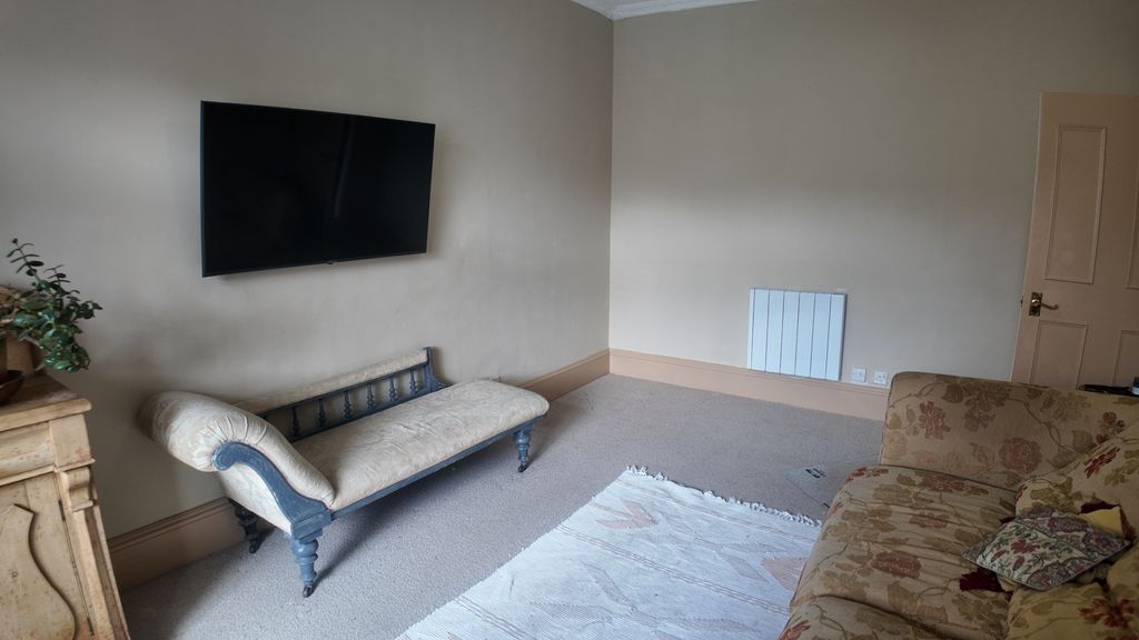 Property photo 3 of 11 Lounge