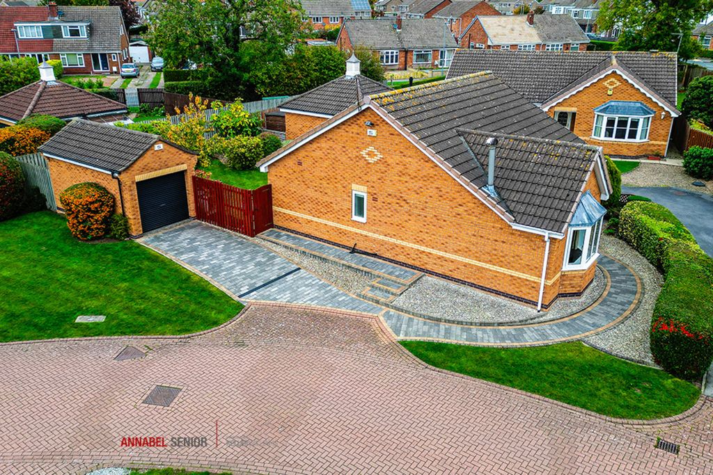 Property photo 2 of 27