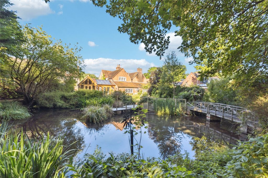 Property photo 1 of 18 House And Pond