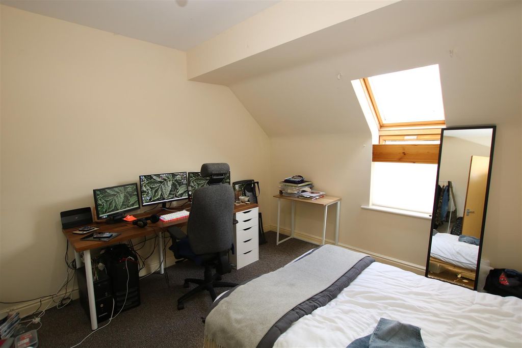 Property photo 3 of 5