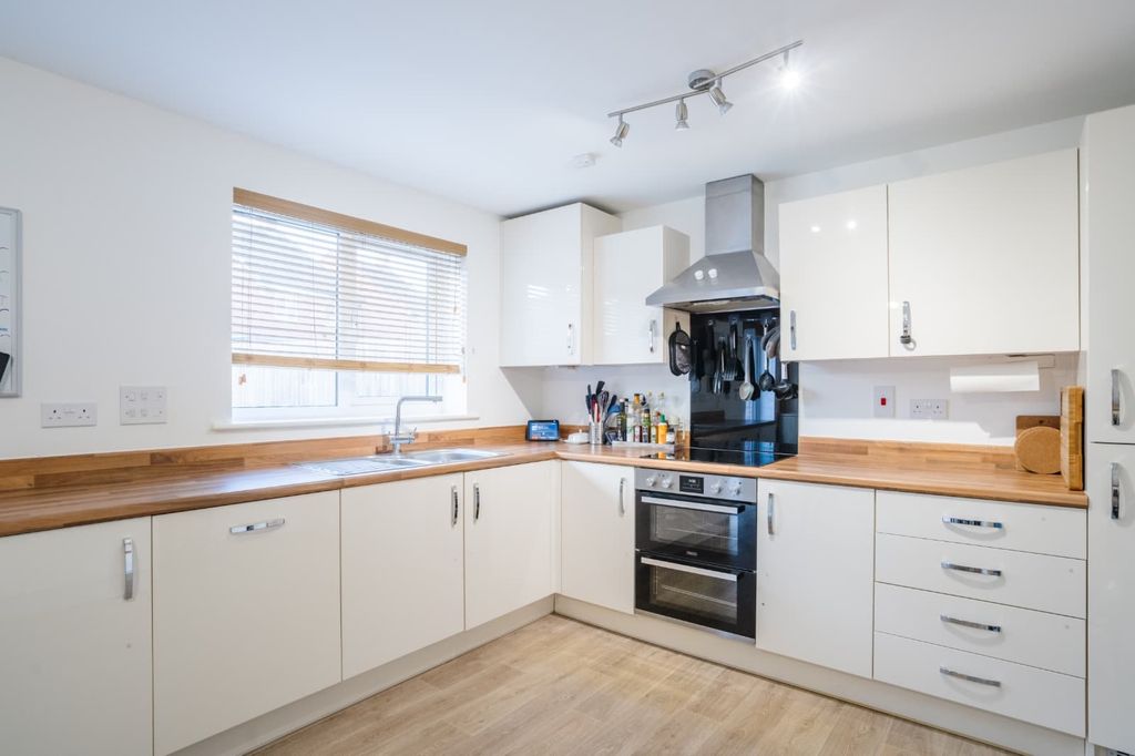 Property photo 2 of 29