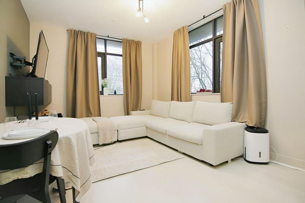 Property photo 2 of 13 Open-Plan Living Room