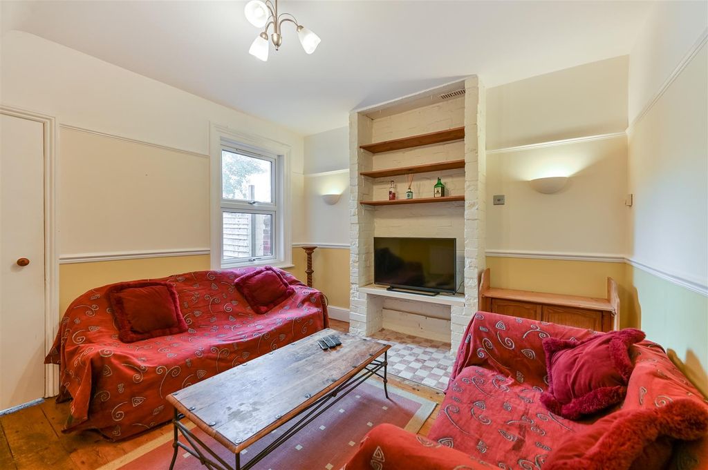 Property photo 2 of 11