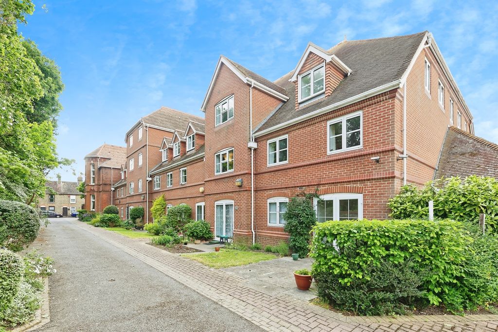 Property photo 1 of 8