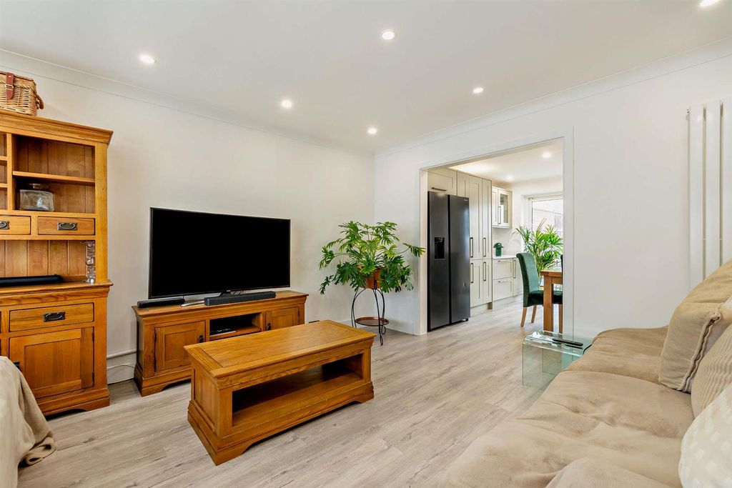 Property photo 2 of 29 8673594-Interior14-800.Jpg