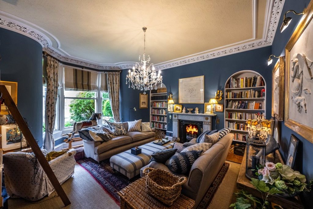 Property photo 1 of 17 Sitting Room
