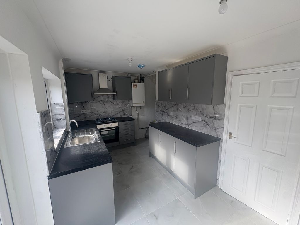 Property photo 1 of 9 Kitchen