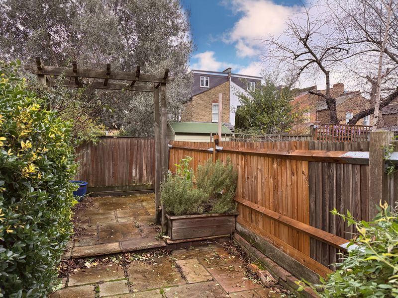 Property photo 1 of 11 Photo 8