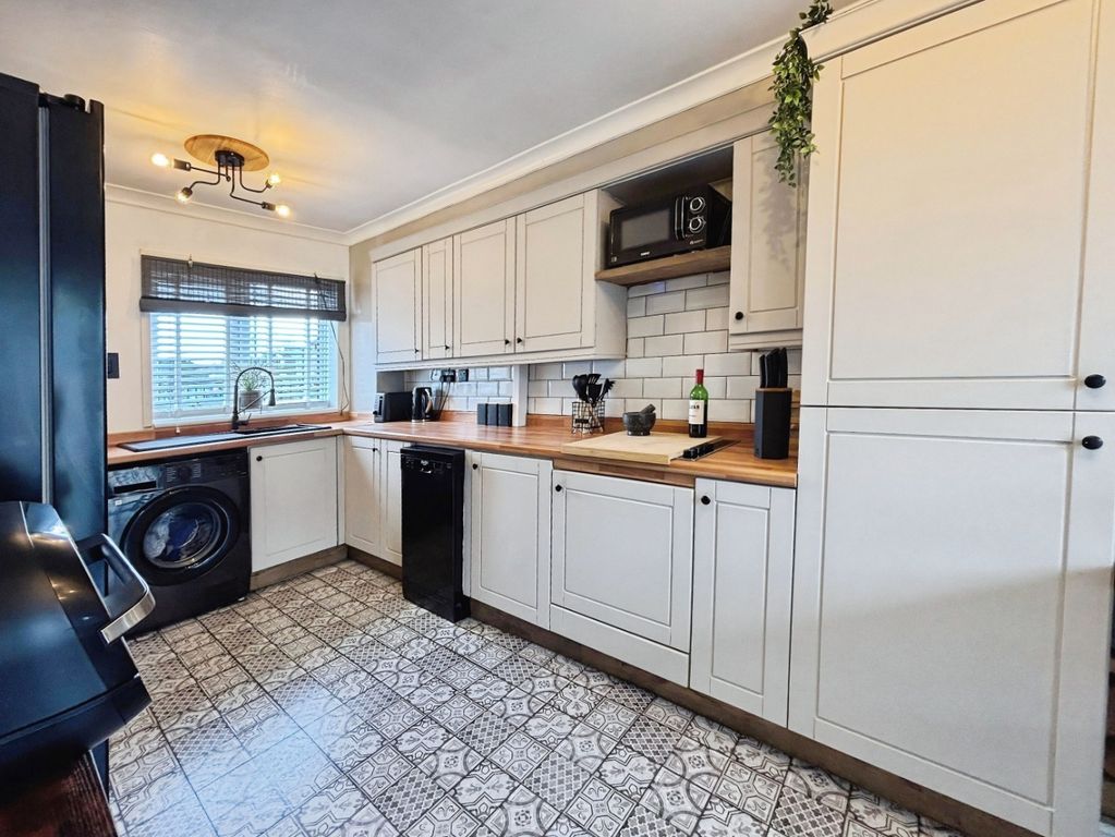 Property photo 2 of 16 5098041