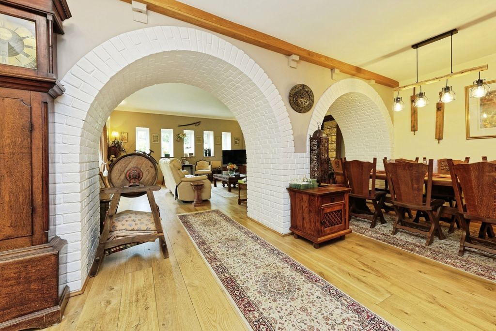 Property photo 3 of 31 Pbox-Img.Jpg