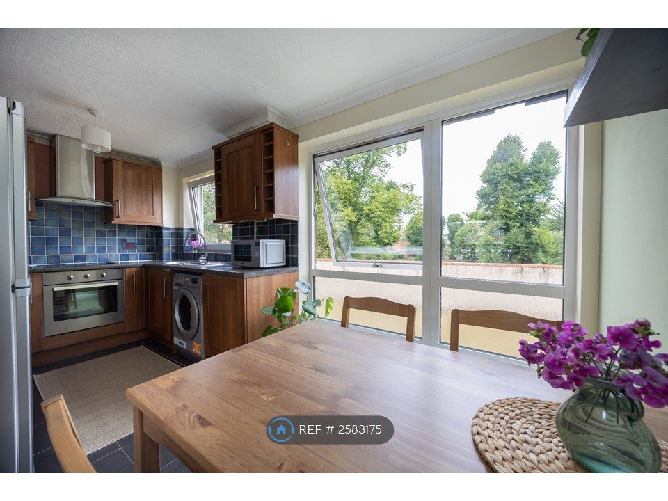 Property photo 3 of 21 Dining Area Looking Towards Kitchen