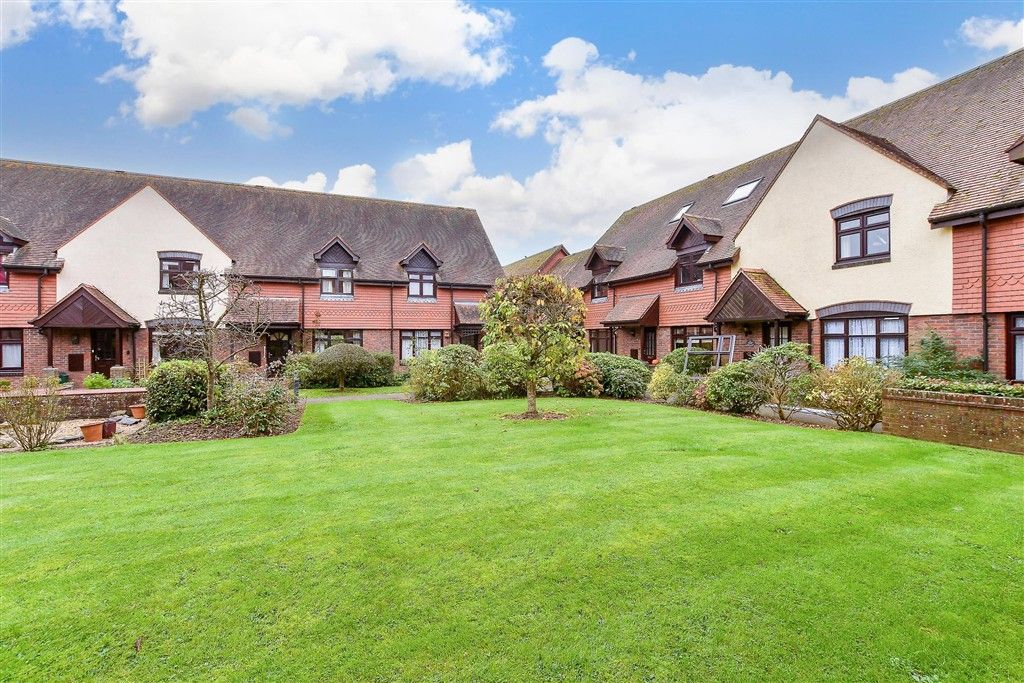 Property photo 1 of 11 Communal Gardens