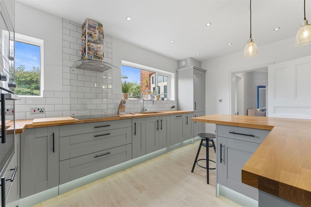 Property photo 3 of 27 Midlandroad_13.Jpg