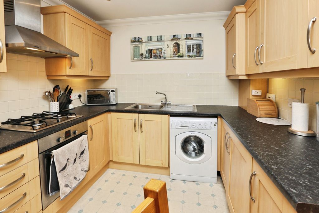 Property photo 3 of 8 Kitchen