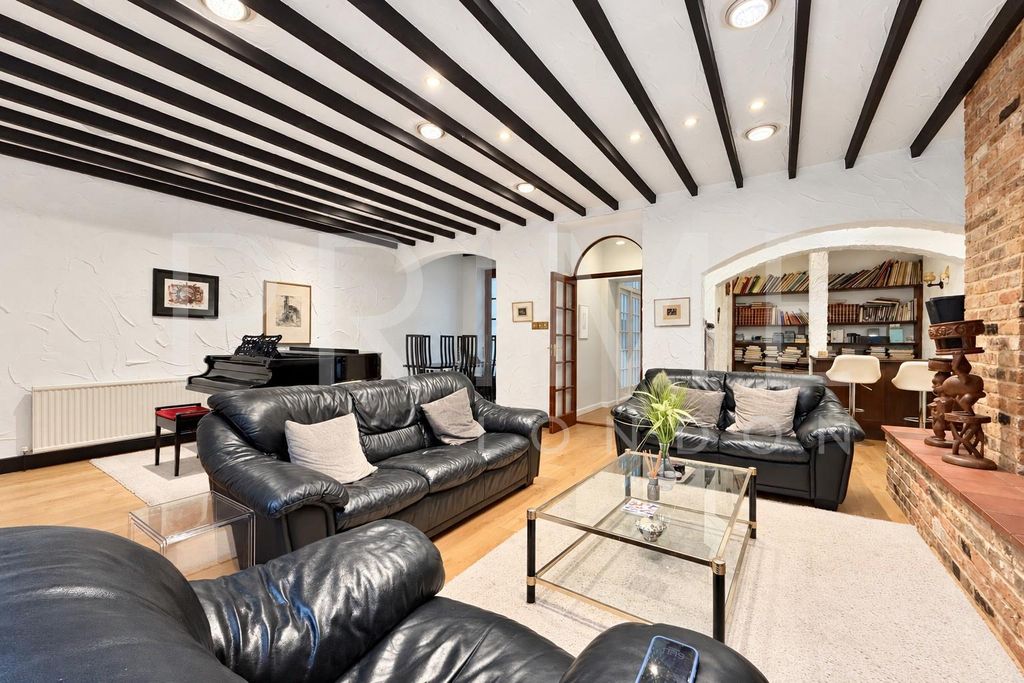 Property photo 2 of 16 Qgg Pl8.Jpg