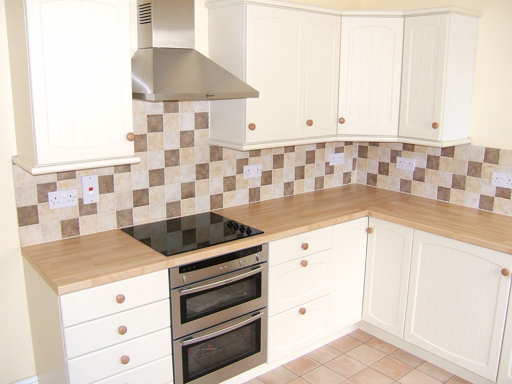 Property photo 2 of 8 Kitchen