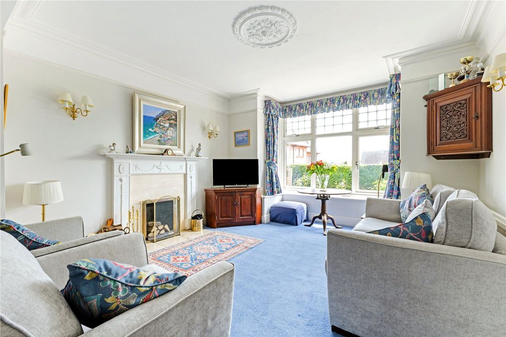 Property photo 3 of 16 Sitting Room