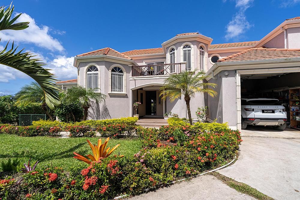 Property photo 2 of 37