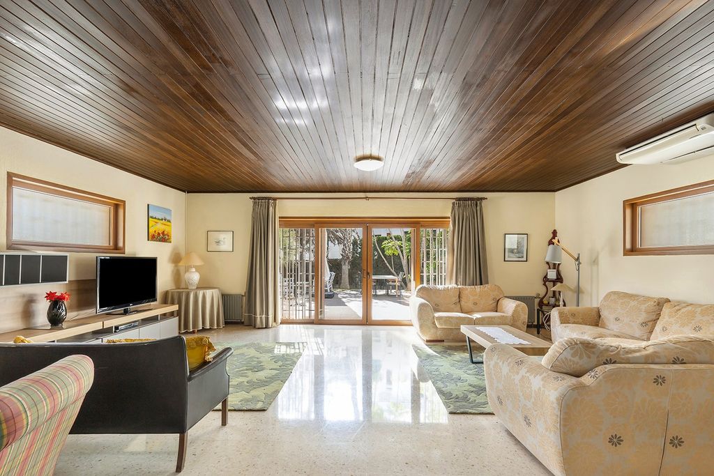 Property photo 1 of 50