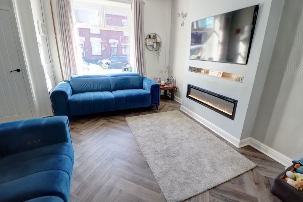 Property photo 2 of 21 3
