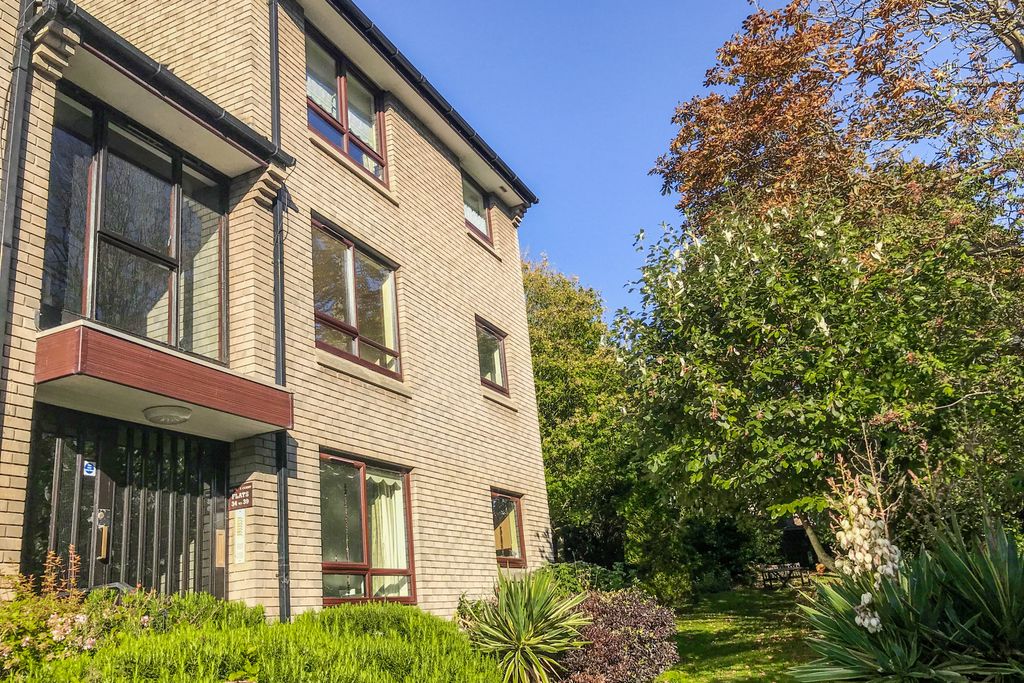 Property photo 1 of 6 2 Bed Flat To Rent