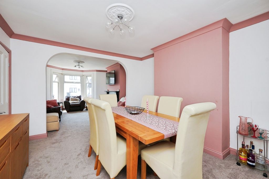 Property photo 3 of 16 Pbox-Img.Jpg