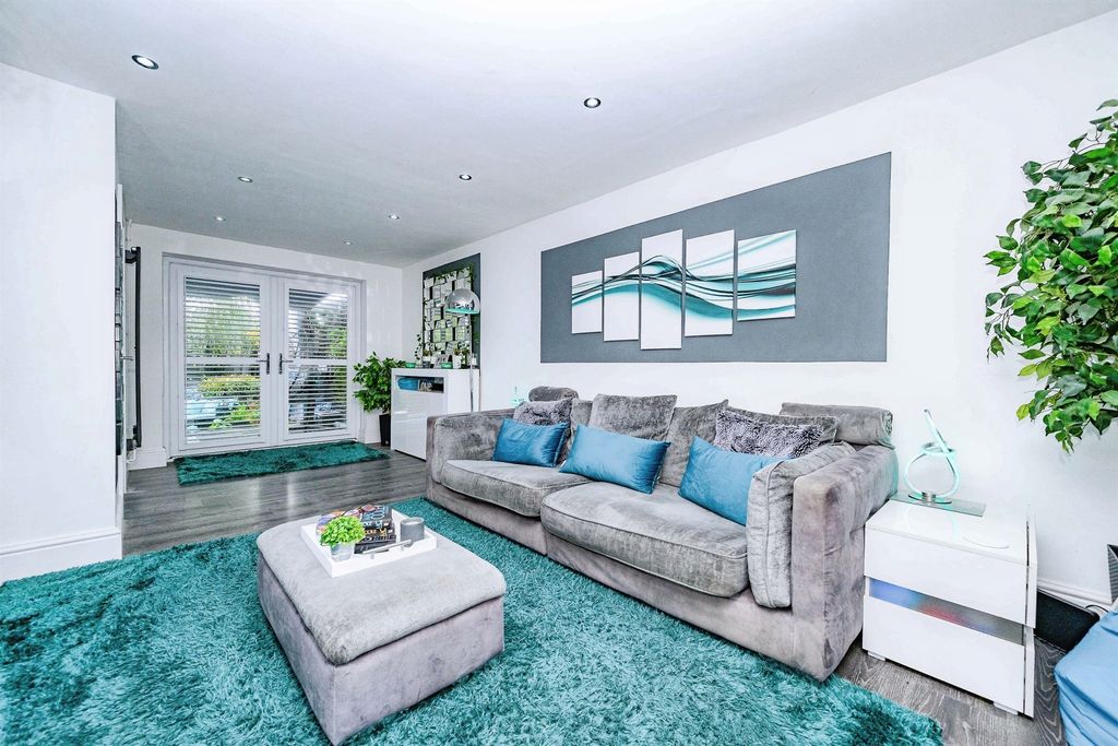 Property photo 2 of 19