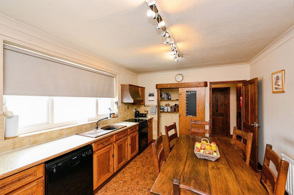 Property photo 3 of 24