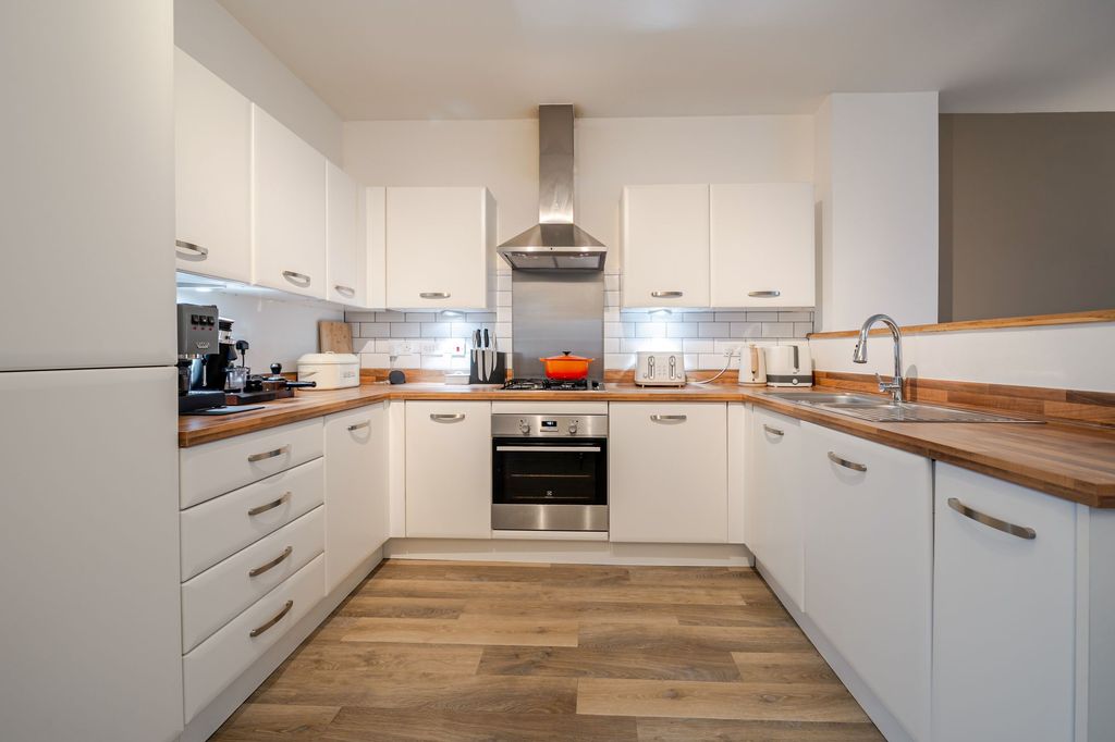 Property photo 3 of 15 Kitchen