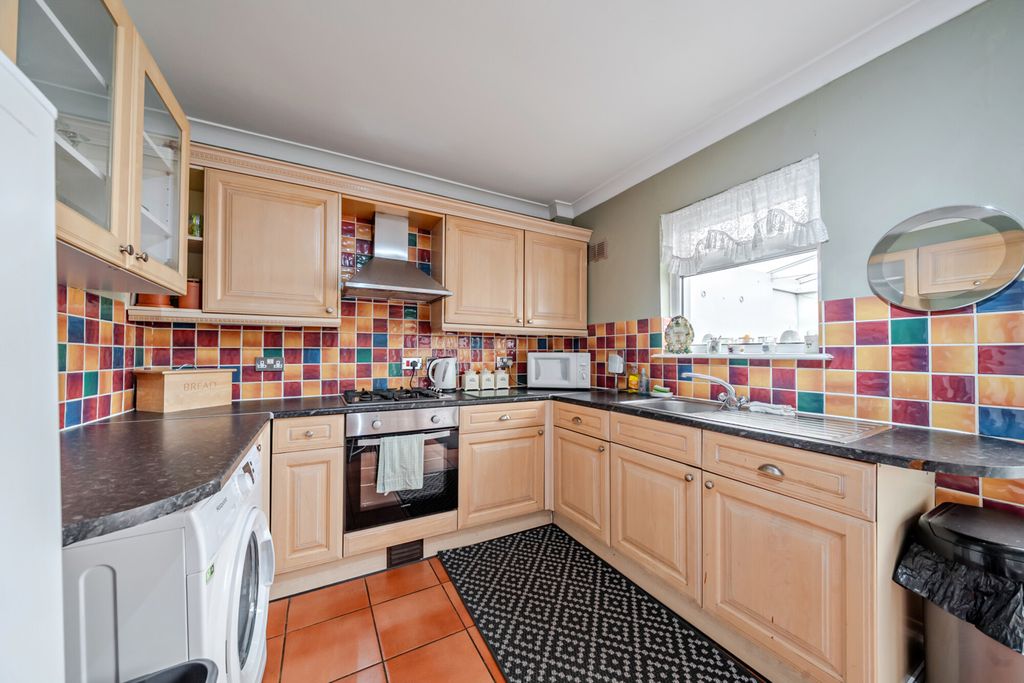 Property photo 3 of 11 1472189-10-6A216d...