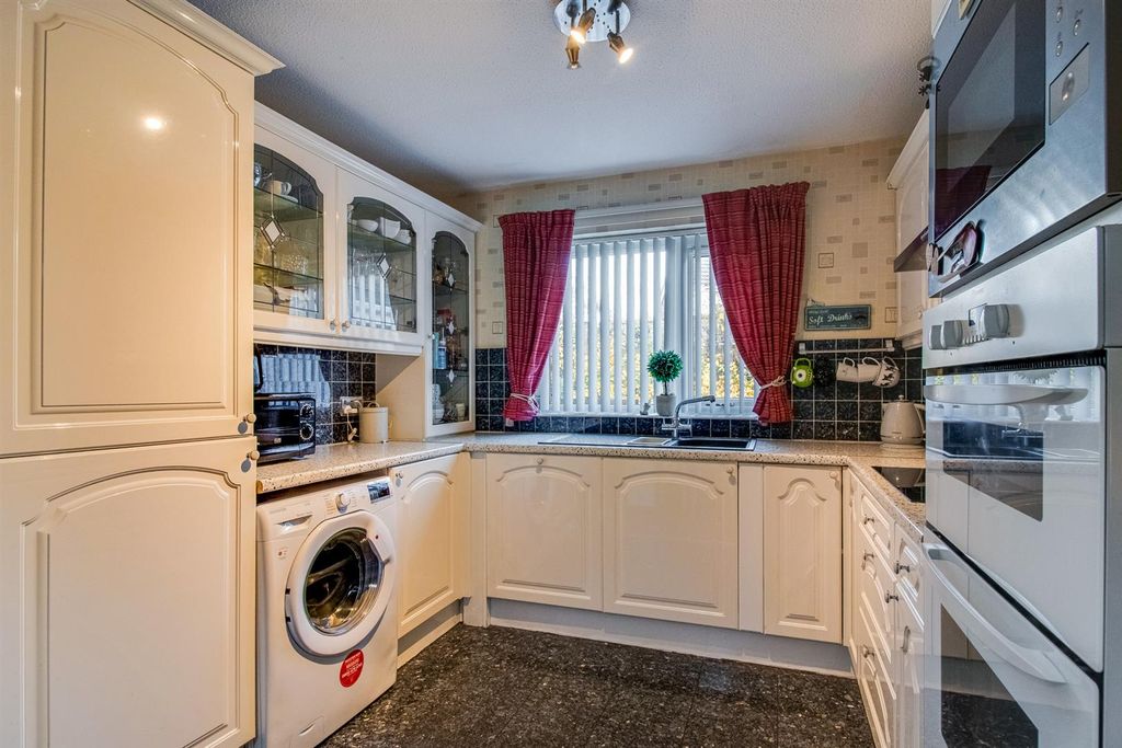 Property photo 3 of 11 Kitchen/Diner
