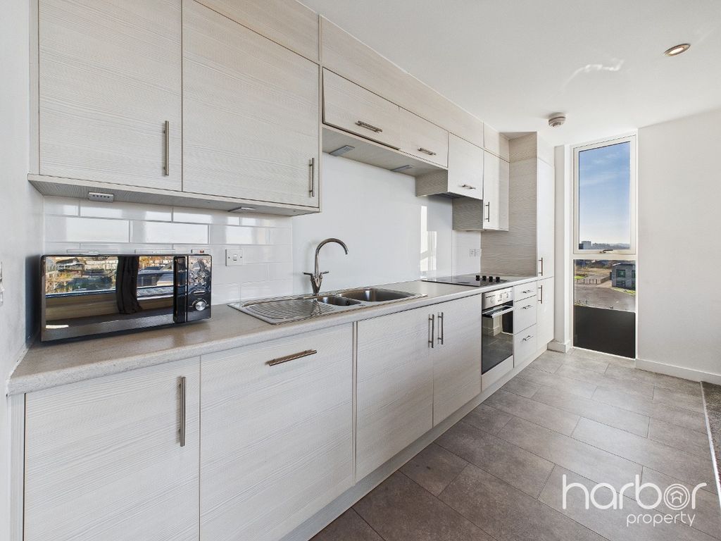 Property photo 2 of 17 4690303