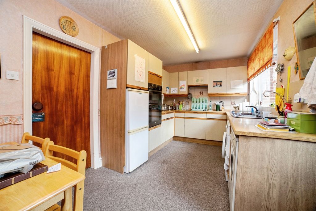 Property photo 3 of 34