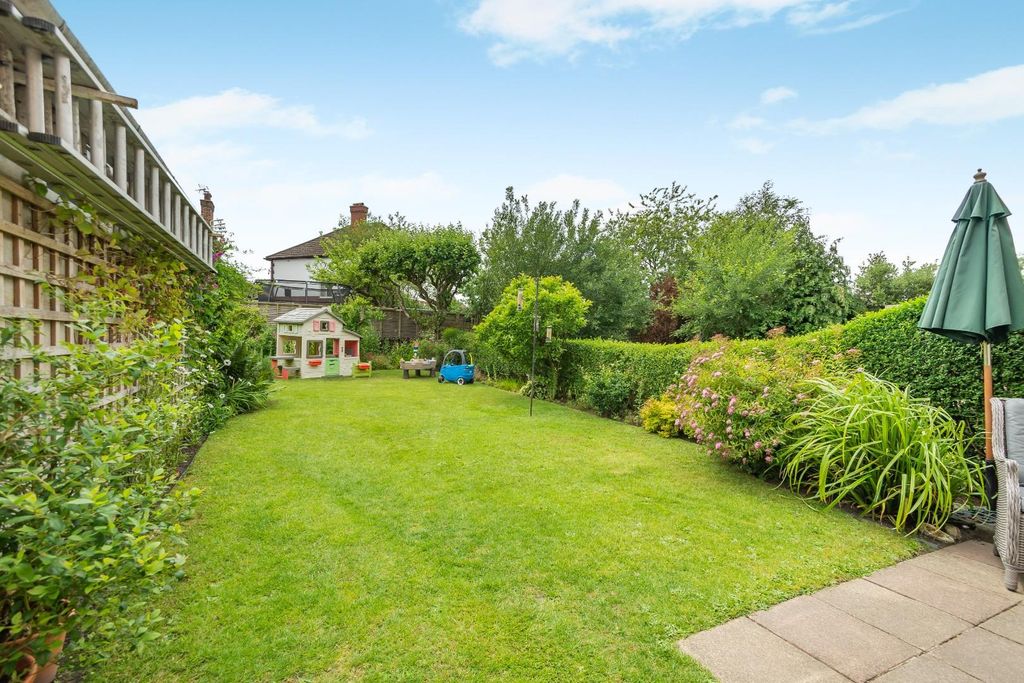 Property photo 3 of 14 8697269-Exterior02.Jpg