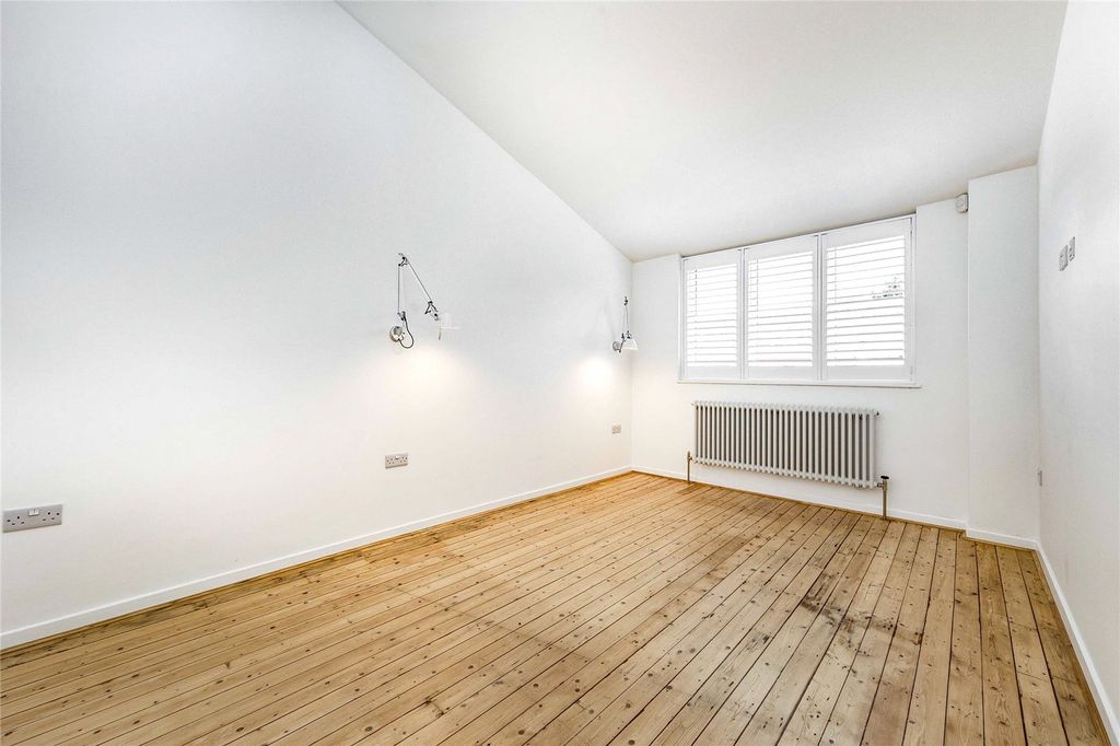 Property photo 3 of 20 Bedroom